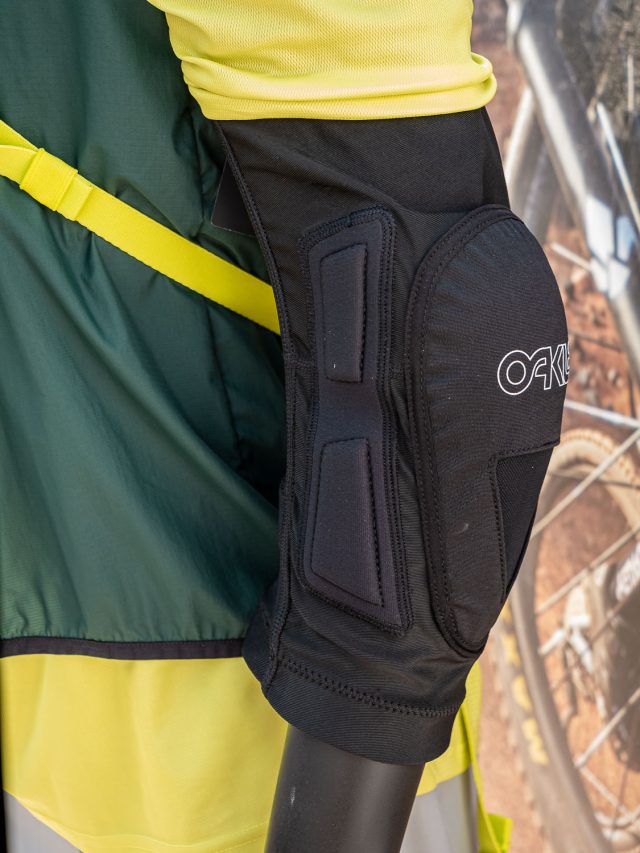 Oakley protezioni MTB - 02