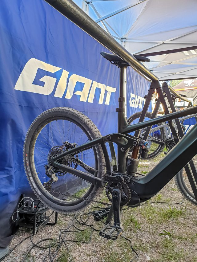Giant Reign E+ 0 short test - stand