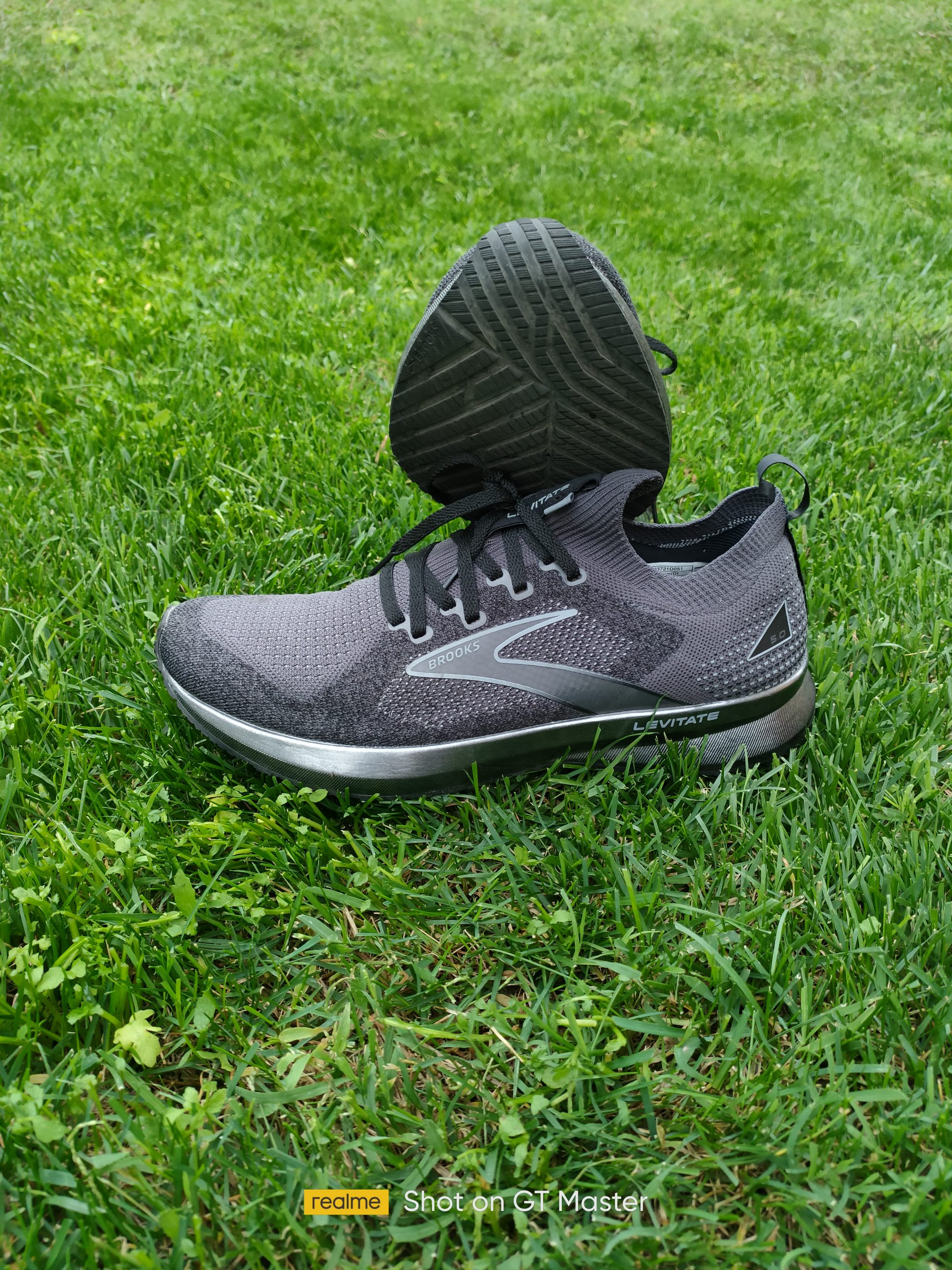 La nuova Brooks Levitate 5 nella versione Stealthfit con tomaia La nuova Brooks Levitate 5 nella versione Stealthfit con tomaia