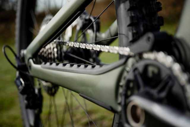 Spectral MY22 - protezione chainstay
