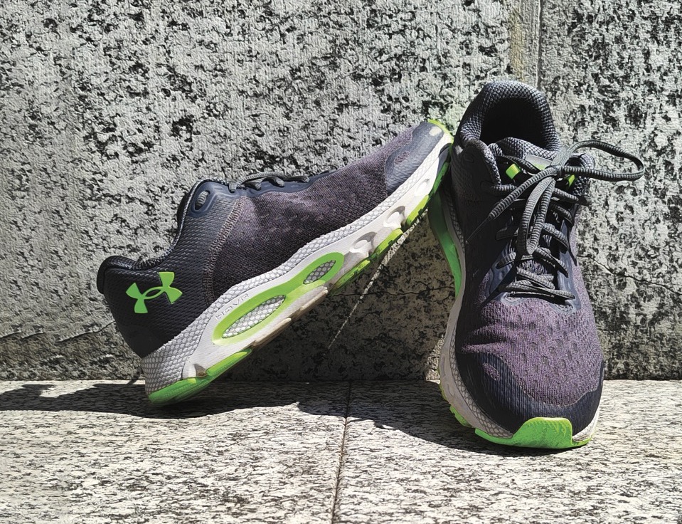 UNDER ARMOUR HOVr