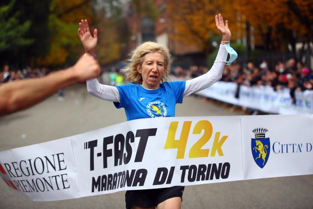 Tra le donne, la più veloce è stata Claudia Marietta (G.S. Lammari, 2:54’34”) davanti a Maura Beretta (Runner Team 99 SBV, 3:04’00”) e Lucia Ricchi (ASD Sessantal, 3:04’42”).