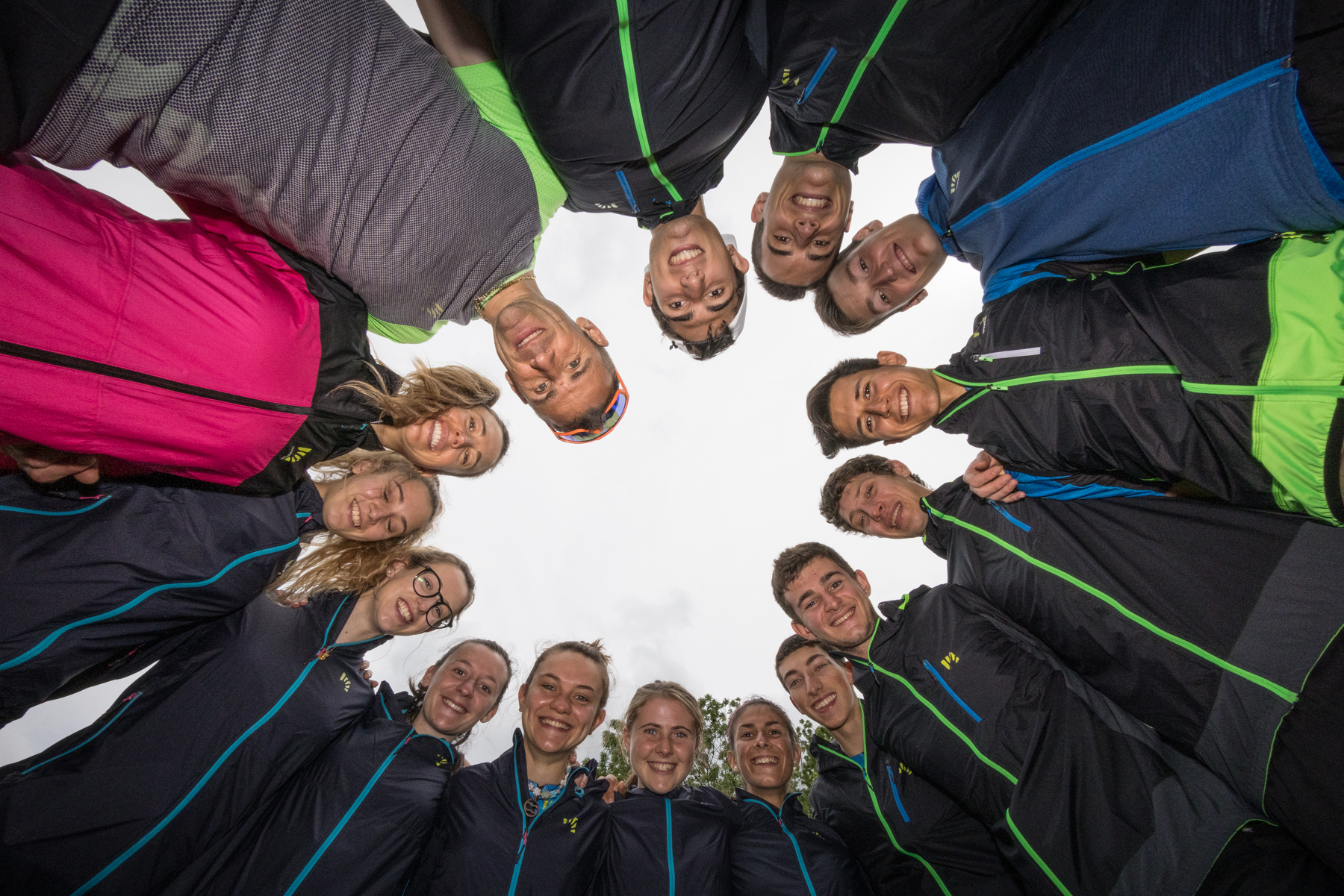 I ragazzi dell'HOKA ROOKIE TEAM 2021 al gran completo, in un selfie d'autore...in compagnia del grande Franco Collé, team manager per Hoka, a capo anche del progetto scouting per il 2022. I ragazzi dell'HOKA ROOKIE TEAM 2021 al gran completo, in un selfie d'autore...in compagnia del grande Franco Collé, team manager per Hoka, a capo anche del progetto scouting per il 2022.