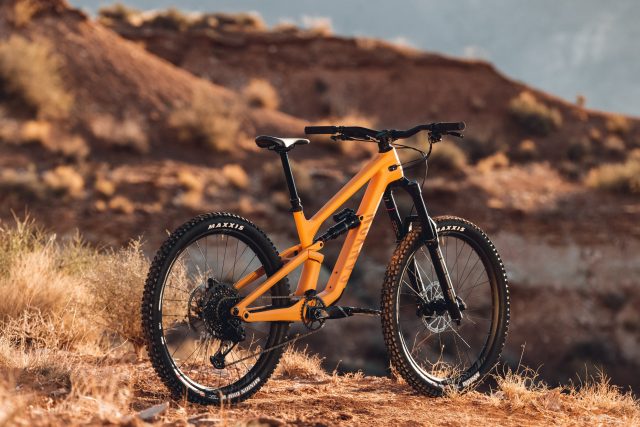 Canyon Torque CF 27,5 MY22 - lifestyle