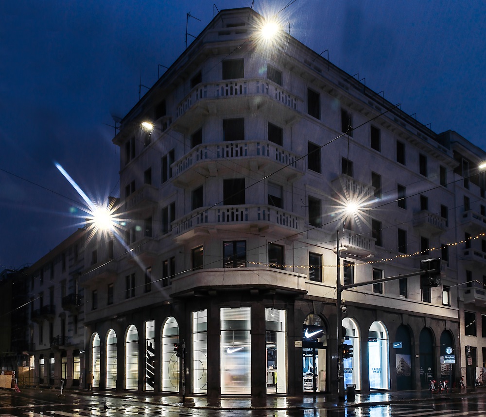 L'esterno del nuovo Nike Store del gruppo Percassi a Milano in Piazzale Loreto