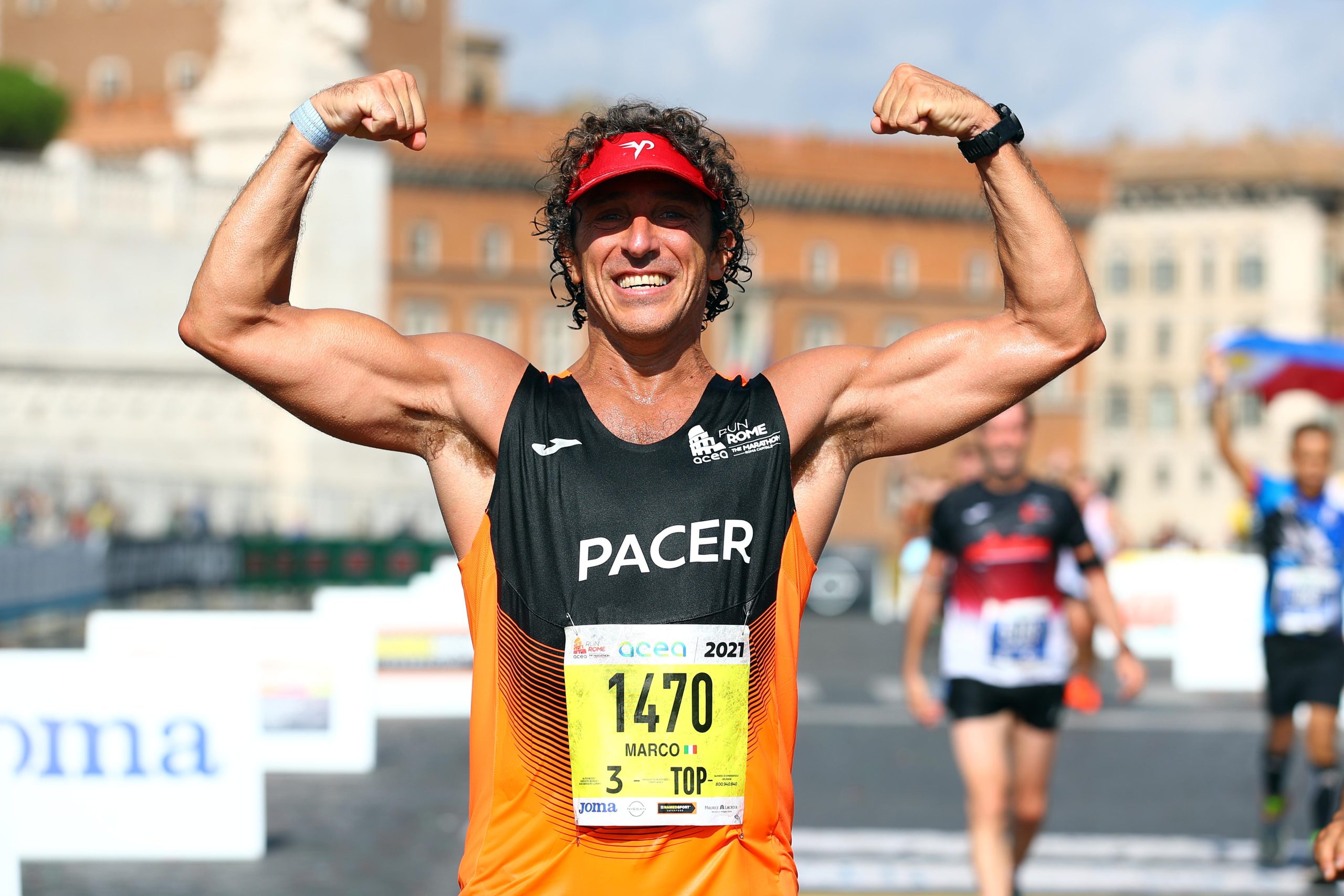In foto Marco Francone, noto personal trainer milanese e assiduo maratoneta, pacer D.O.C. alla Rome Run The Marathon 2021