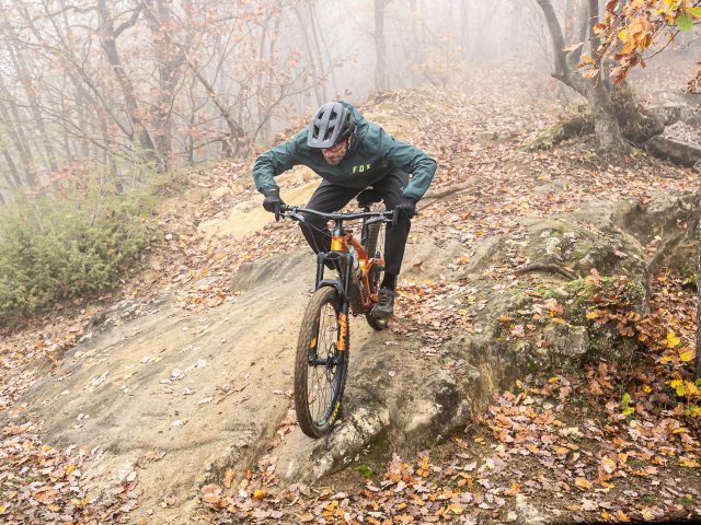 Abbigliamento impermeabile MTB - Fox Racing - action 02