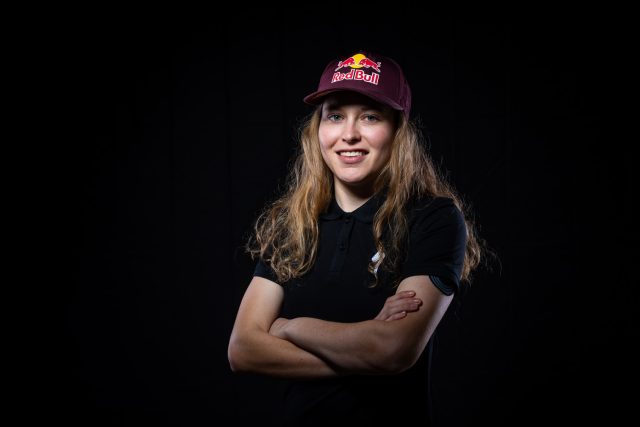 Specialized Factory Racing 2022 - Laura Stigger - ritratto