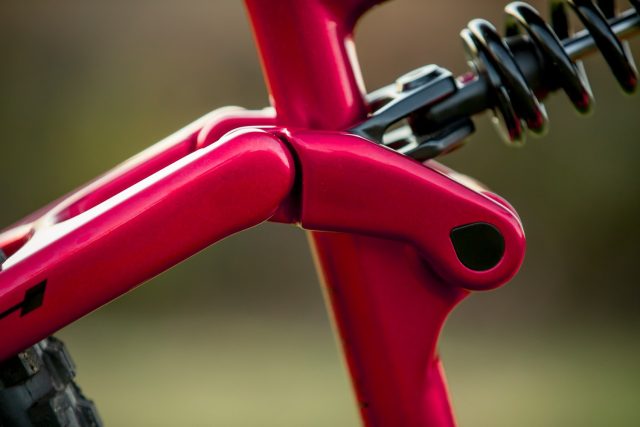 BH AtomX Carbon MY22 - 04