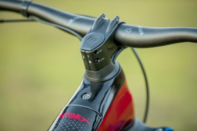 BH AtomX Carbon MY22 - 08