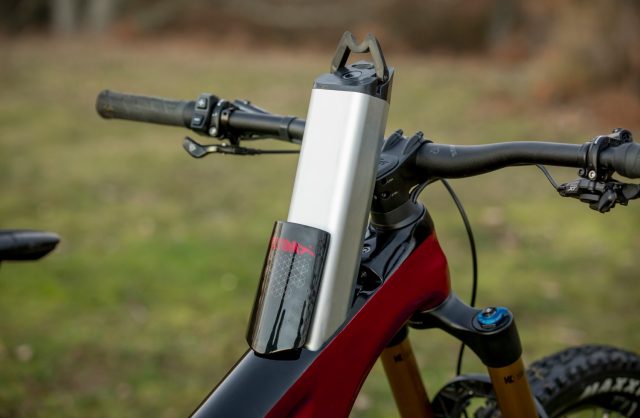 BH AtomX Carbon MY22 - 07
