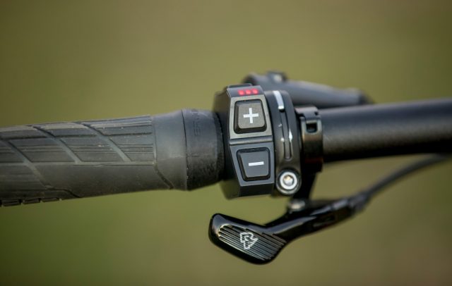 BH AtomX Carbon MY22 - 02
