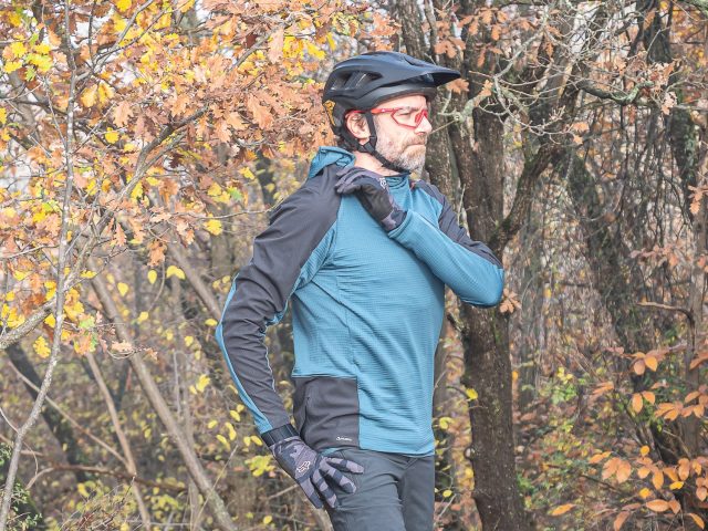 Fox Racing - test abbigliamento invernale MTB - maglia Defend Thermo Hoodie 01