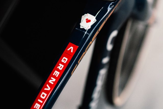 Pinarello Crossista F particolare grafica tubo orizzontale