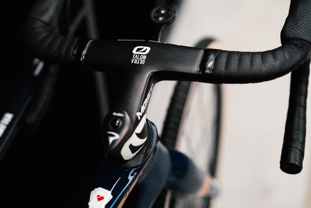 Pinarello Crossista F particolare sterzo