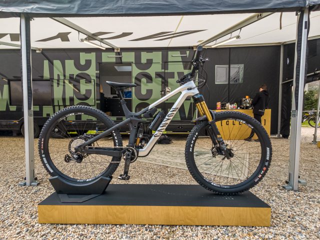 Canyon Strive CFR MY22 - bici