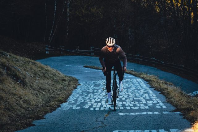 specialized aethos expert azione in salita