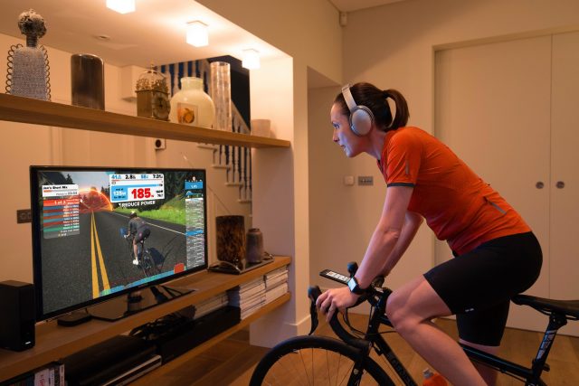 Allenamento in palestra per biker - turbo trainer