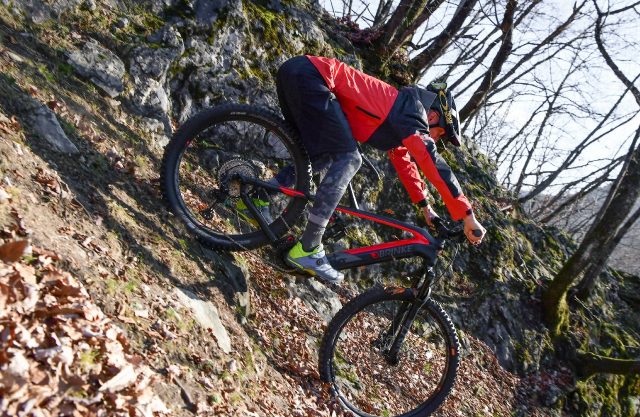eBike Brinke X6R Race foto movimento discesa ripida