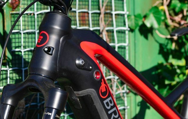 eBike Brinke X6R Race foto statica particolare sterzo