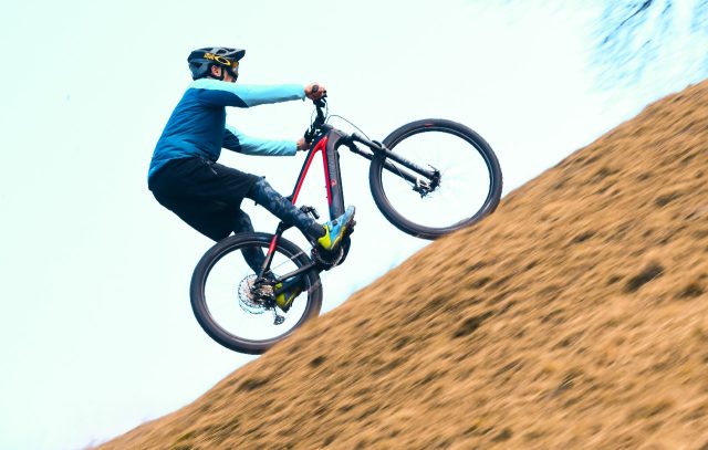 eBike Brinke X6R Race foto in azione in salita