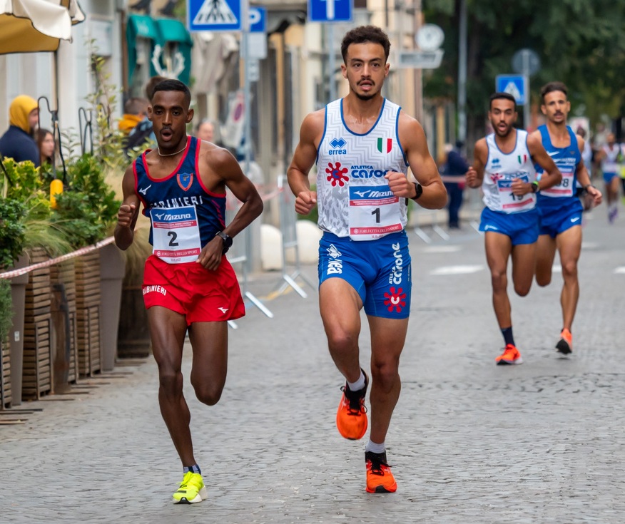 Nella foto scattate in occasione dei campioni italiani uscenti del 2021 a Forlì, Iliass Aouani (n.1) e Sofiia Yaremchuk. foto FEDELI. Nella foto scattate in occasione dei campioni italiani uscenti del 2021 a Forlì, Iliass Aouani (n.1) e Sofiia Yaremchuk. foto FEDELI.