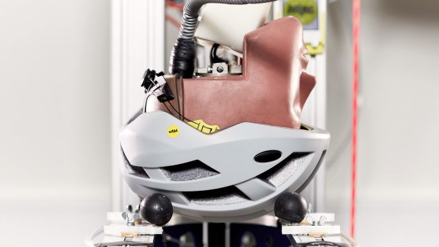 Casco da bici con sistema Mips sottoposto a test