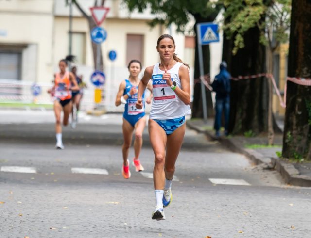 Nella foto scattate in occasione dei campioni italiani uscenti del 2021 a Forlì, Iliass Aouani (n.1) e Sofiia Yaremchuk. foto FEDELI.