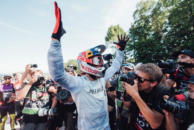 World Cup DH Mont-Sainte-Anne 2022 - Finn Iles arrivo