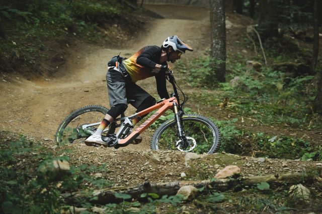 Pirelli Scorpion Race Enduro preview - action 01
