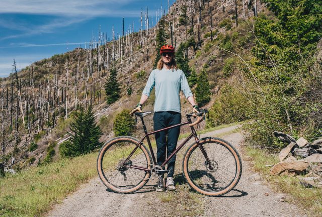 Barry Wicks e bici gravel Kona Sutra LTD sulla kamikaze