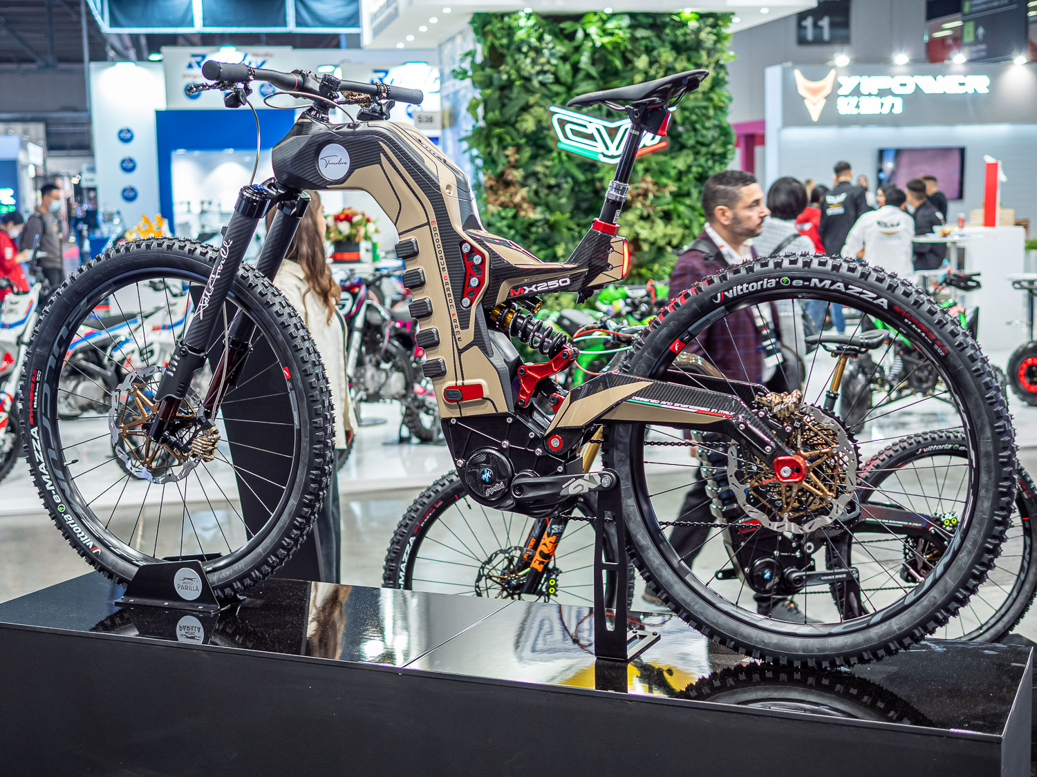 Moto Parilla Tricolore eMTB futuristica - bici