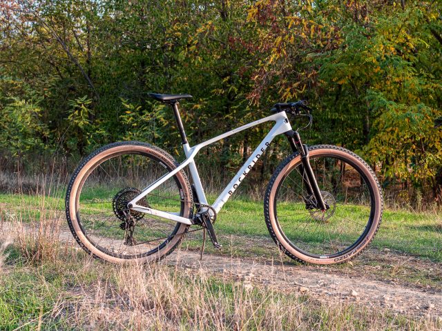 rockrider race 900 mtb hardtail xc - review - bici lato