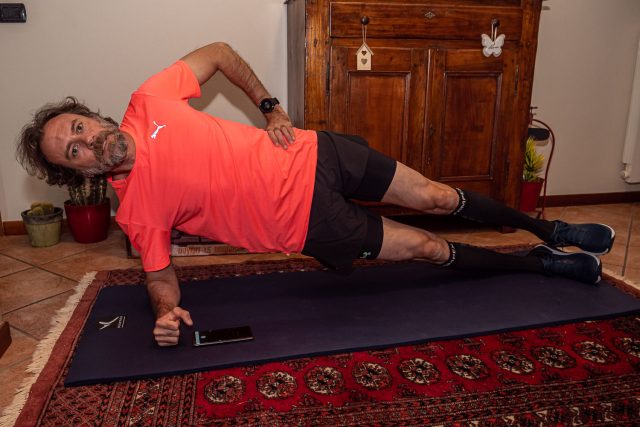Allenamento MTB - Ritrovare l'equilibrio - Plank laterale