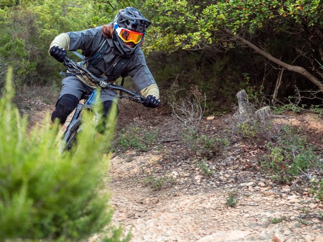 Cannondale Moterra Neo Carbon 1 eMTB - test - abbigliamento