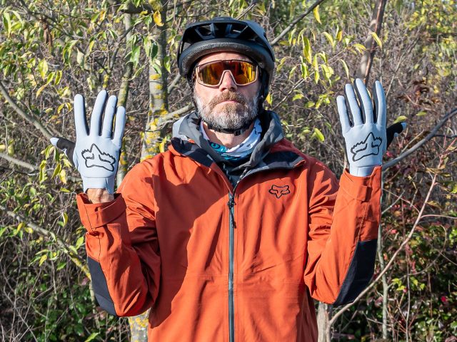 Fox abbigliamento MTB invernale 22 - lifestyle guanti 02