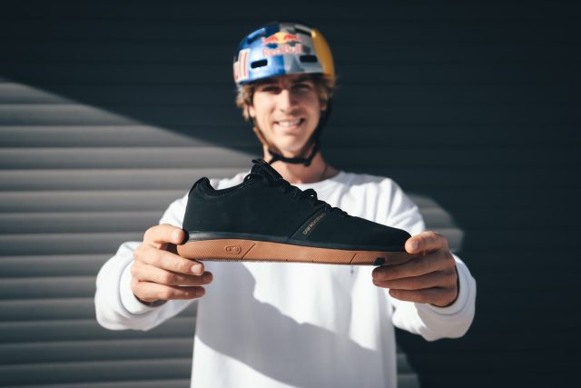 Crank Brothers Stamp Street Fabio scarpa flat - lifestyle 01