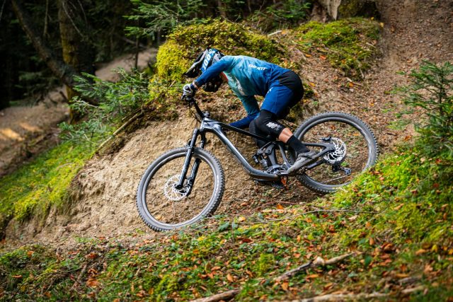 Giant Reign Adv Pro 1 MY23 preview - action 01