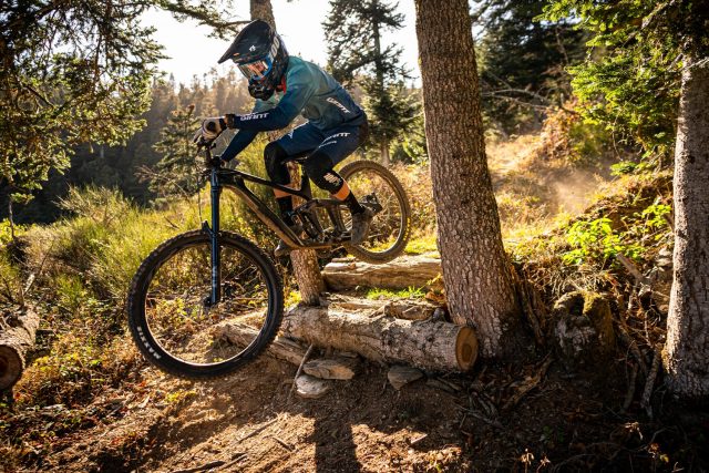 Giant Reign Adv Pro 1 MY23 preview - action 02
