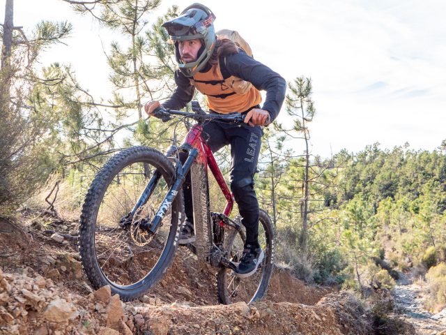 Moustache Samedi Trail 7 eMTB Test - risalita Beato Jacopo, Varazze Trail Area
