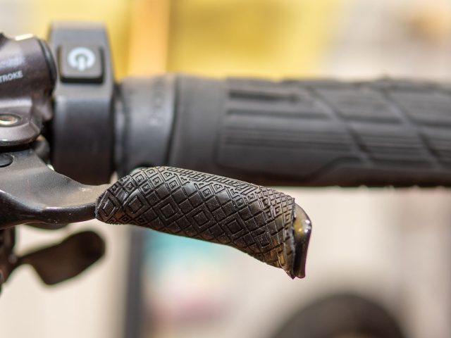preparati per l'inverno in MTB - Lizard Skins DSP Lever Grip