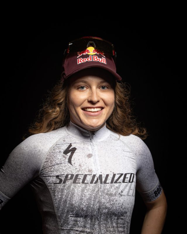 Specialized Factory Racing 2023 - Laura Stigger - ritratto