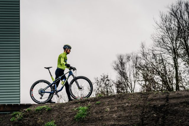KMC MTB Racing Team e Vittoria - 01