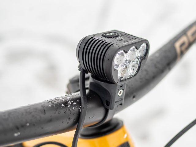 How To - preparare la mtb per l'inverno sui sentieri - luce manubrio