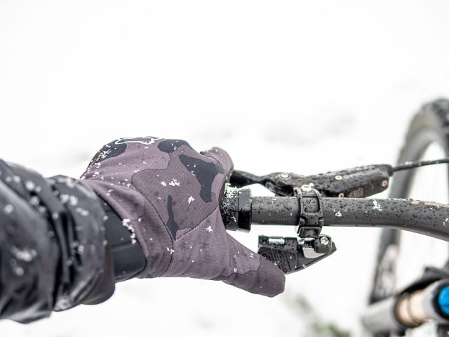 How To - preparare la mtb per l'inverno sui sentieri - guanti invernali