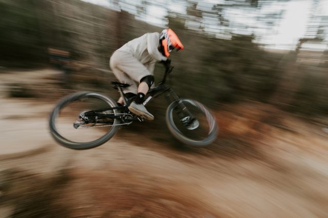 Speciale Bike Test 2023 - Follia nel metodo - 02 Pino Morto salto Pedroni Mate