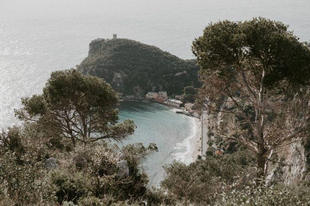 speciale bike test 2023 - località protagonista finale ligure - baia dei saraceni