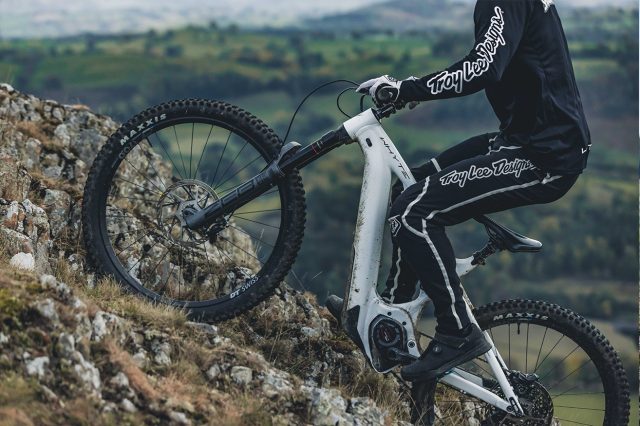 Whyte E-180 Works - action 02