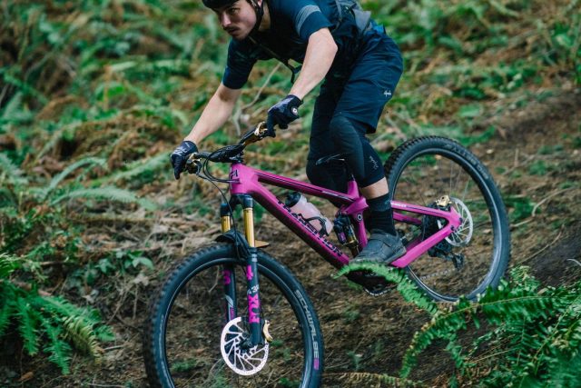 Transition Smuggler MY23 trail bike - action