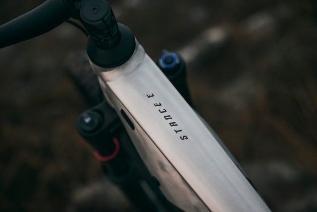 Giant Stance E+ EX MY23 eMTB - top tube